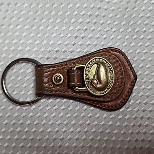 DOONEY &BOURKE ALL LEATHER KEY CHAIN IN CLASSIC TAN